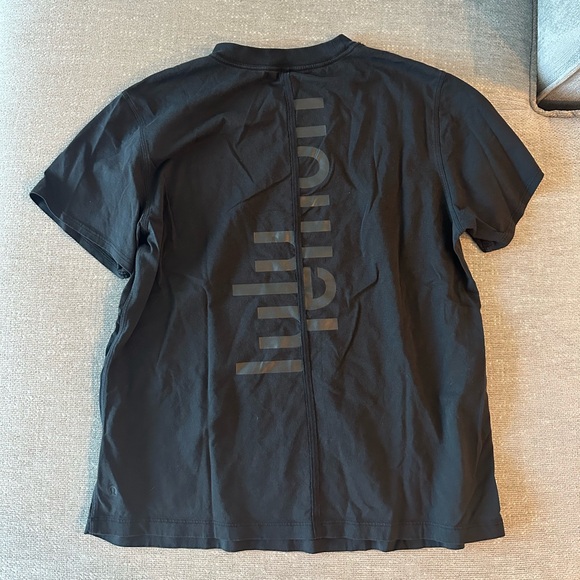 lululemon athletica Tops - Lululemon graphic T-shirt size 6